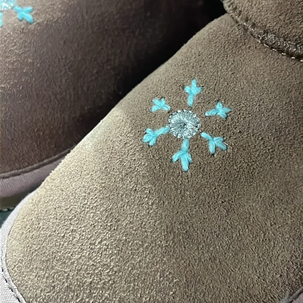 Reebok Weebok Snowflake Winter Boots new suede Girls Toddlers Size 9
